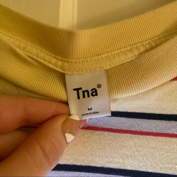 Aritzia alpha tshirt in butter yellow - Picture 4 of 4